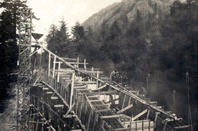 Moffett Creek Bridge construction