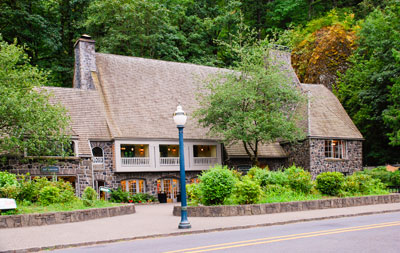 Multnomah Falls Lodge