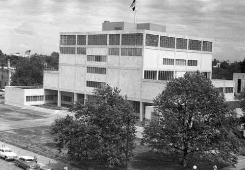 Photo of 1954 Marion County Courthouse. 