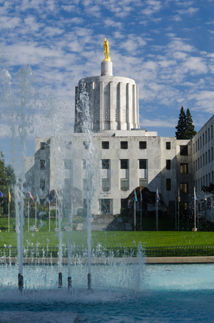 waterfountain in front of state capitol