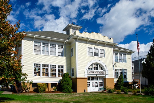 Three-story school house built in 1912 is now an Antique Mall.