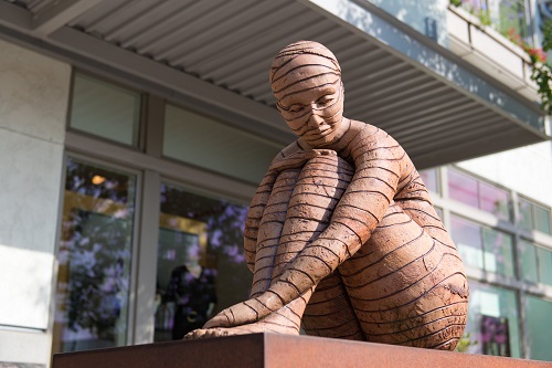 Ceramic sculpture of a woman with many rings around her entire form. The name "Anillos" means "growth rings" in Spanish.