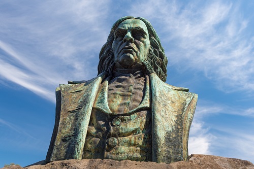 Bronze bust of John McLoughlin mounted on a natural stone block and places between the highway and Willamette River. 