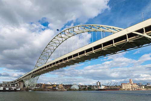 Steel tied-arch bridge over the Willamette River. Has the longest main span of any bridge in Oregon. 