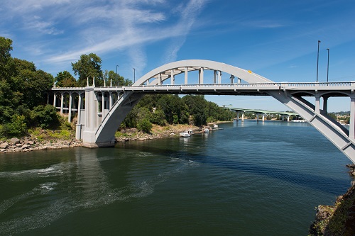 Steel through arch bridge spanning the Willamette River. The bridge is 745 feet long & 28 feet wide with 360 foot long main span